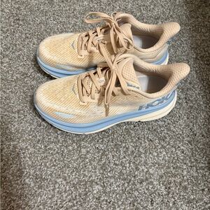 Women's Hoka Clifton 9